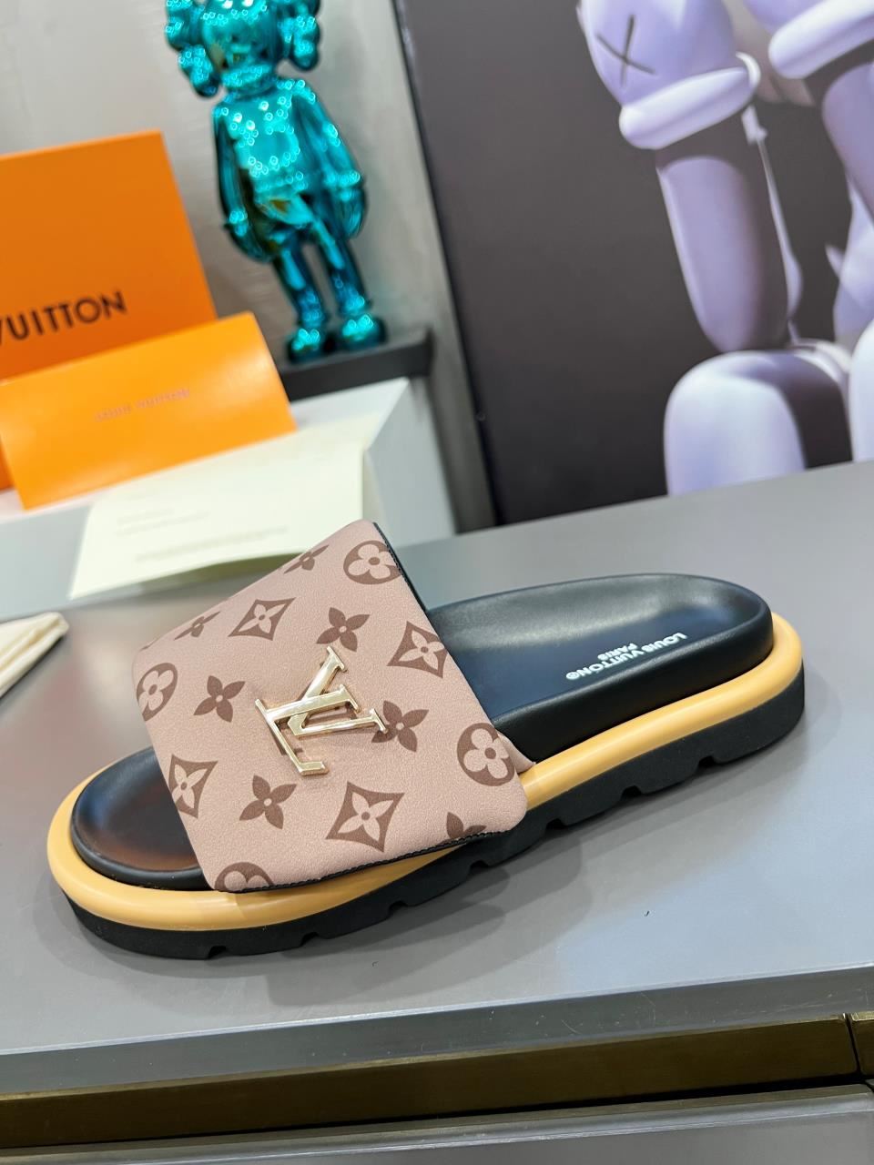 Louis Vuitton Slippers